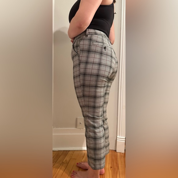 Clean fall pants 🍂🍂 - Picture 2 of 3